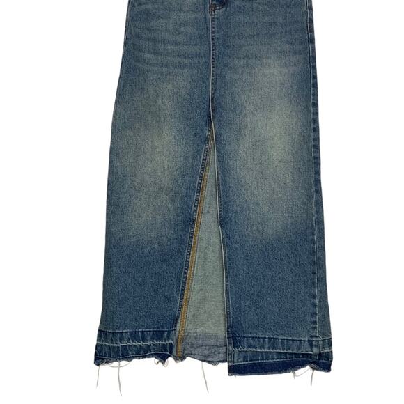 BDG Demin Skirt 5 Working Pocket Fly Zipper Closure Raw Hem Med Wash Size SX - Picture 2 of 14